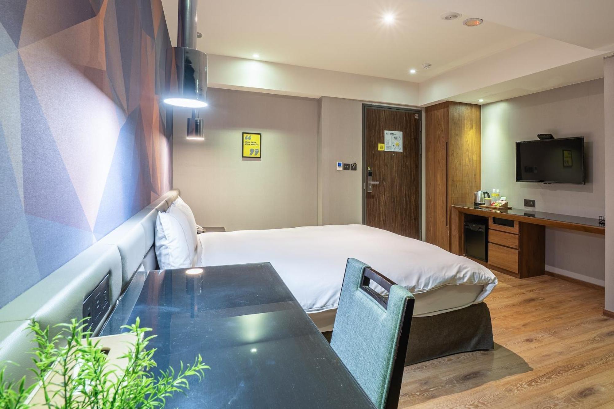 Check Inn Taichung Wenxin Zhongqing Exterior foto